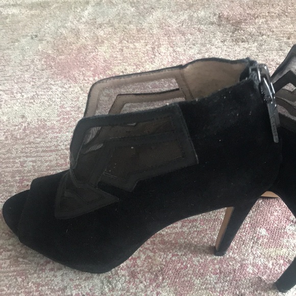 T Tahari black suede open toe booties - Picture 4 of 7